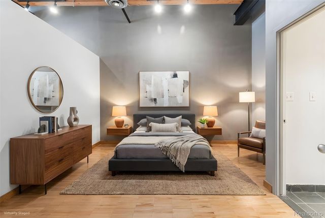 200 River Place Drive 33, Detroit, MI 48207