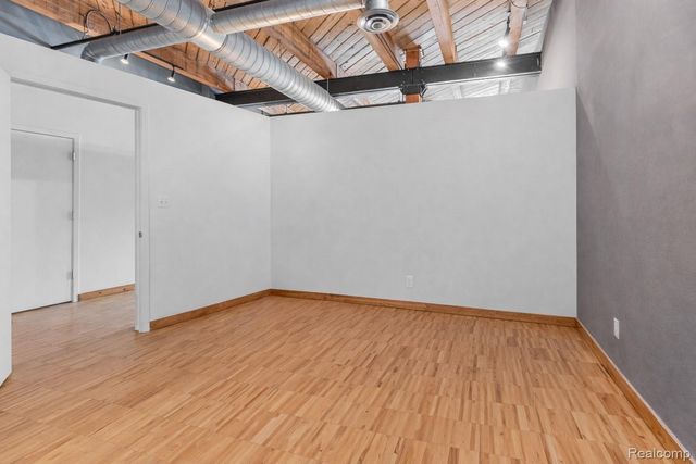 200 River Place Drive 33, Detroit, MI 48207