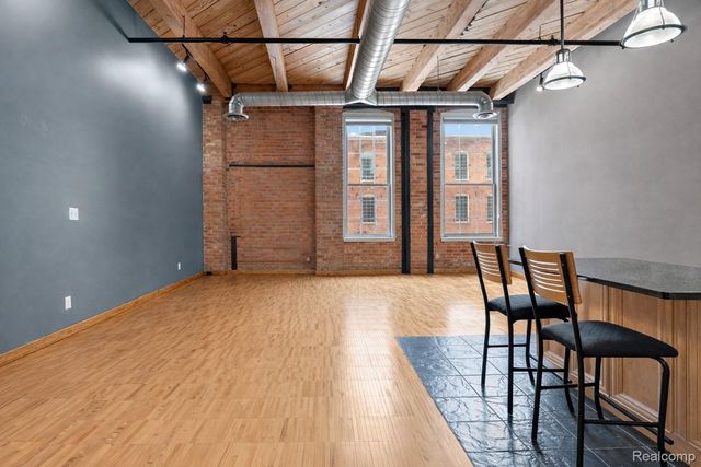 200 River Place Drive 33, Detroit, MI 48207