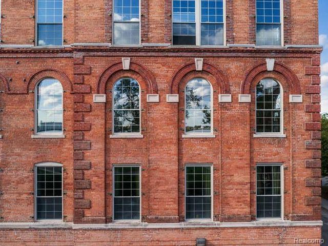 200 River Place Drive 33, Detroit, MI 48207