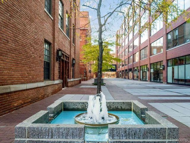 200 River Place Drive 33, Detroit, MI 48207