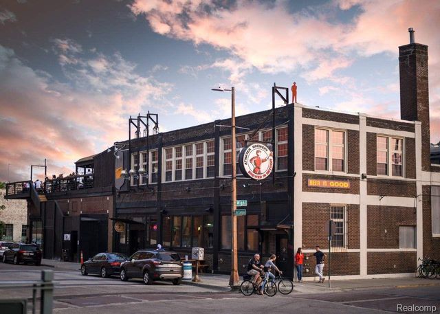 200 River Place Drive 33, Detroit, MI 48207