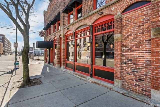 200 River Place Drive 33, Detroit, MI 48207