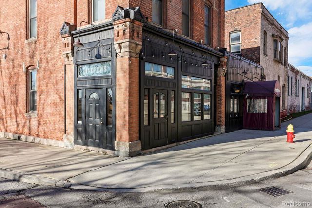 200 River Place Drive 33, Detroit, MI 48207