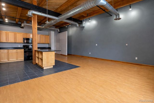 200 River Place Drive 33, Detroit, MI 48207