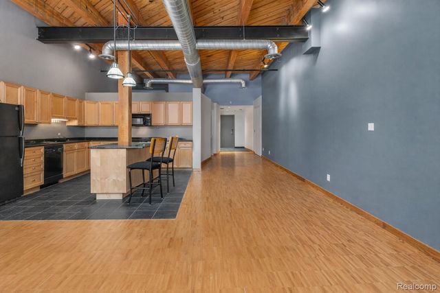 200 River Place Drive 33, Detroit, MI 48207