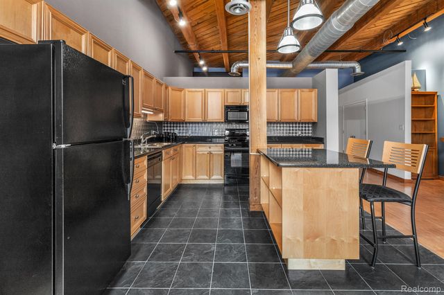 200 River Place Drive 33, Detroit, MI 48207