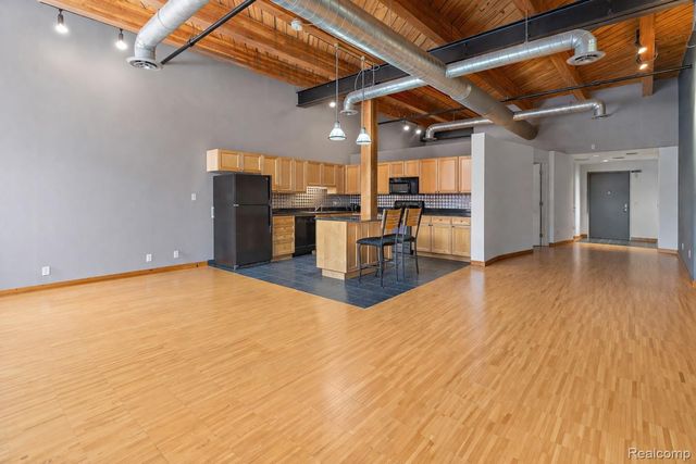 200 River Place Drive 33, Detroit, MI 48207