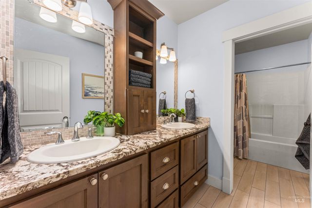 2021 W Sagwon Dr, Kuna, ID 83634