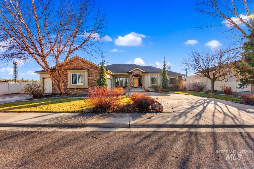 2021 W Sagwon Dr, Kuna, ID 83634