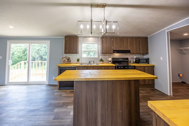 114 St Michaels Drive, Trinidad, TX 75163