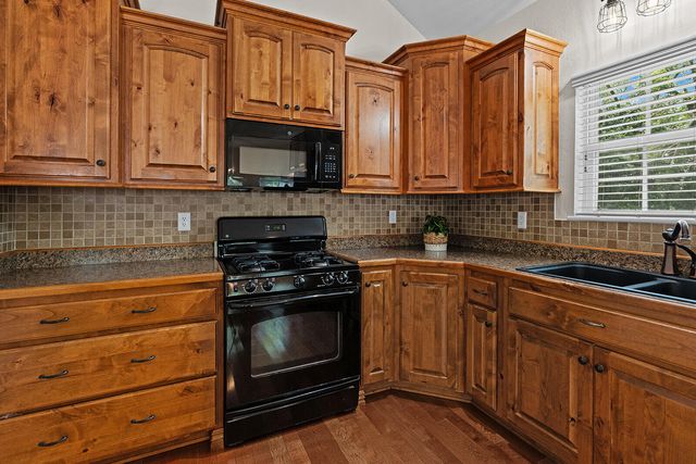 806 E Grant Street, Ash Grove, MO 65604