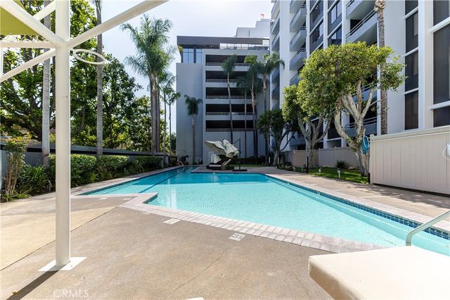 343 Pioneer Drive PH2, Glendale, CA 91203