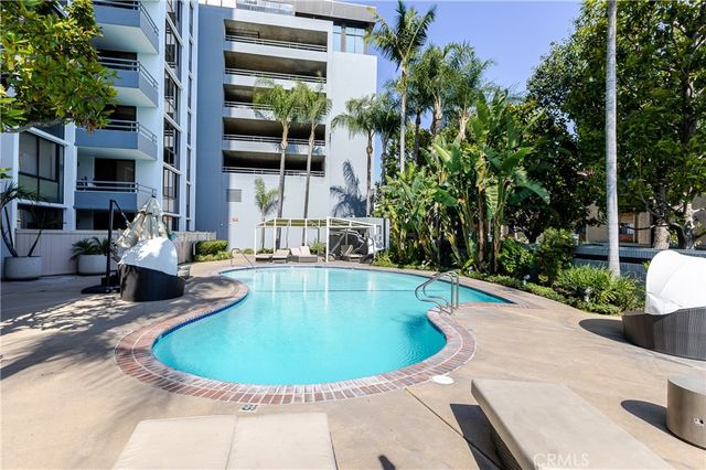 343 Pioneer Drive PH2, Glendale, CA 91203