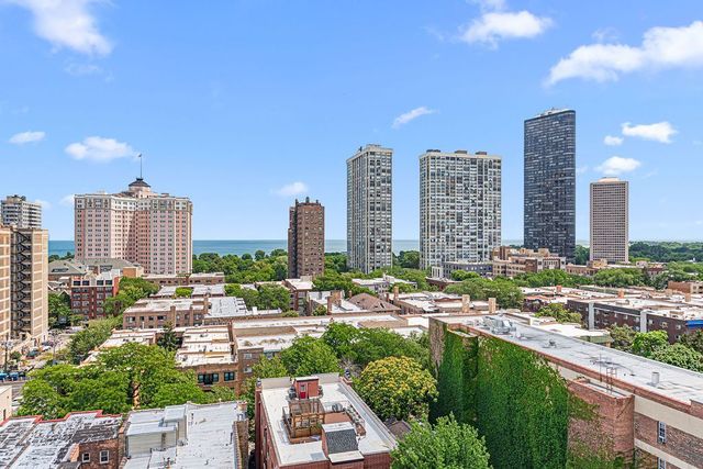 1122 W Catalpa Avenue 703, Chicago, IL 60640