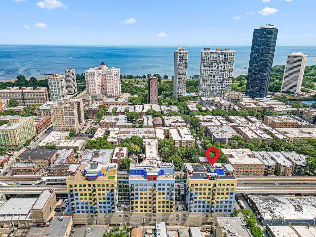 1122 W Catalpa Avenue 703, Chicago, IL 60640