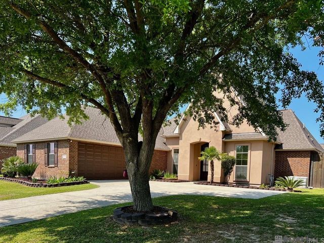 41152 New Orleans Dr, Sorrento, LA 70778