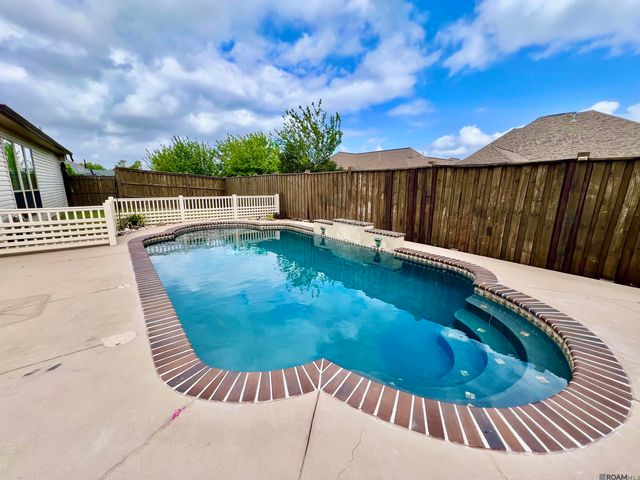 41152 New Orleans Dr, Sorrento, LA 70778