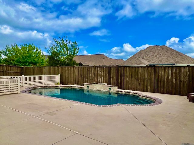 41152 New Orleans Dr, Sorrento, LA 70778
