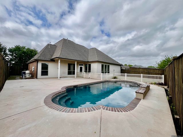 41152 New Orleans Dr, Sorrento, LA 70778