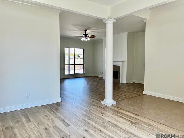 41152 New Orleans Dr, Sorrento, LA 70778