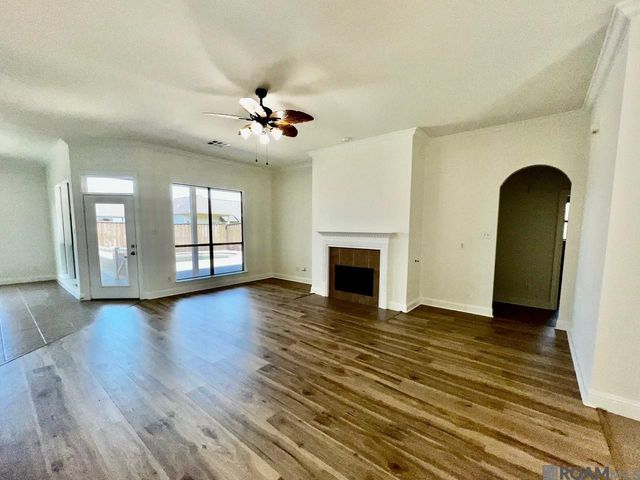 41152 New Orleans Dr, Sorrento, LA 70778