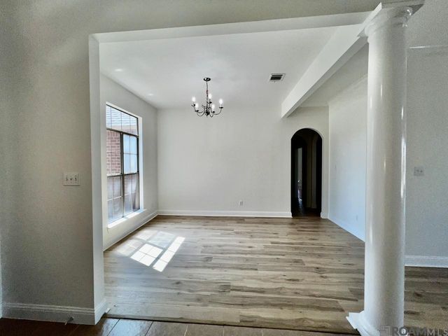 41152 New Orleans Dr, Sorrento, LA 70778