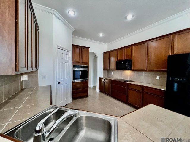 41152 New Orleans Dr, Sorrento, LA 70778