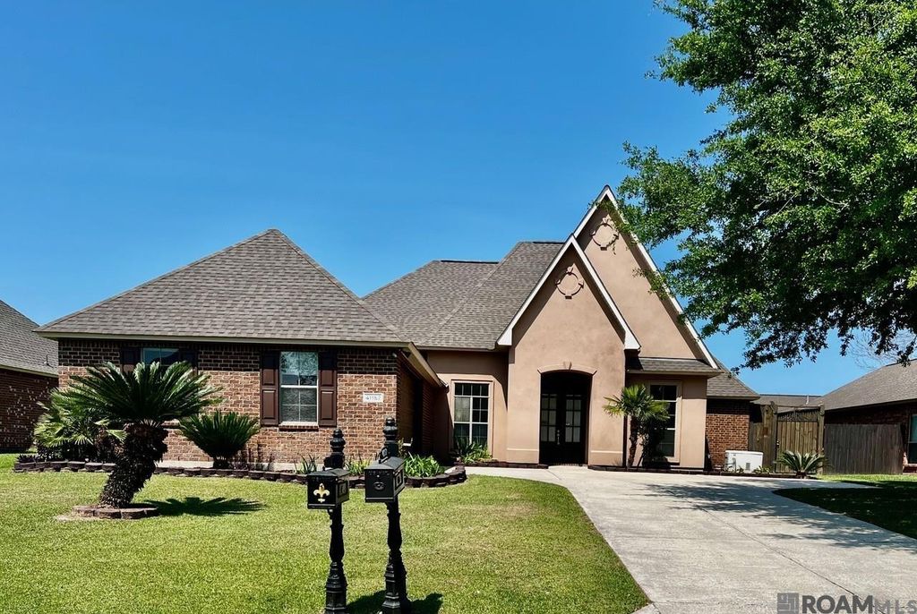 41152 New Orleans Dr, Sorrento, LA 70778