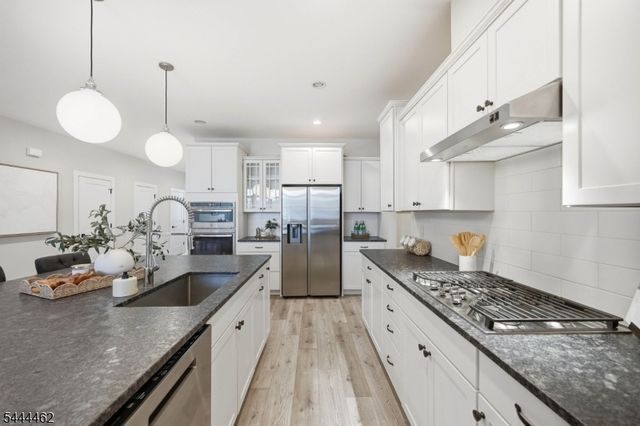17 Cypress Ln, Cedar Grove Twp., NJ 07009