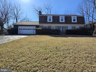 1530 PATHFINDER LN, Mclean, VA 22101