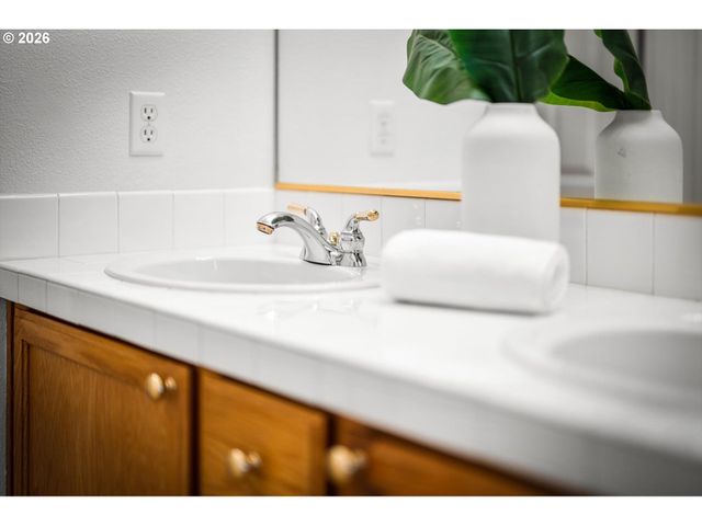 15011 Nw NIGHTSHADE Dr, Portland, OR 97229