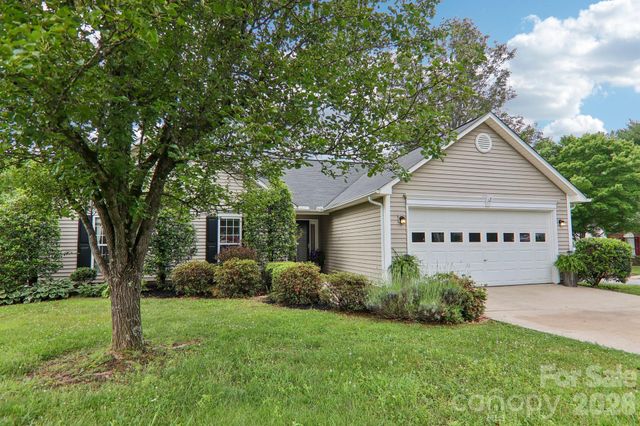 12 Wineberry Court, Fletcher, NC 28732