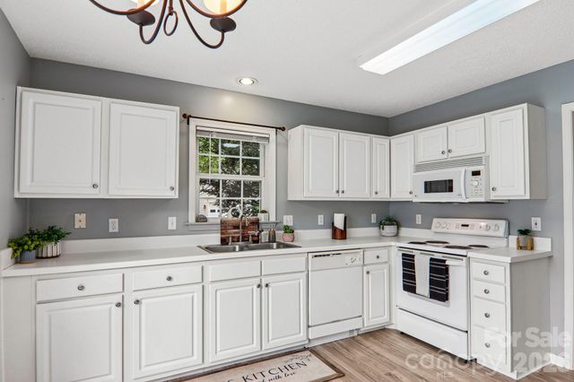 12 Wineberry Court, Fletcher, NC 28732