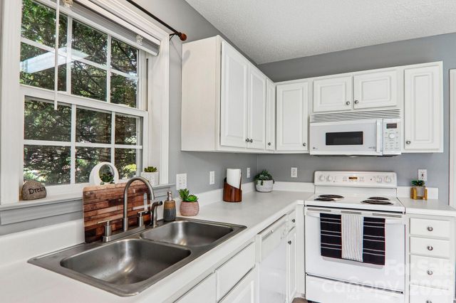 12 Wineberry Court, Fletcher, NC 28732