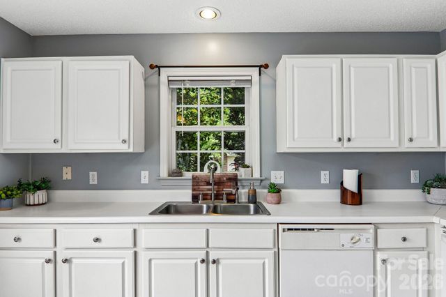 12 Wineberry Court, Fletcher, NC 28732