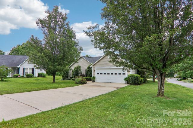 12 Wineberry Court, Fletcher, NC 28732