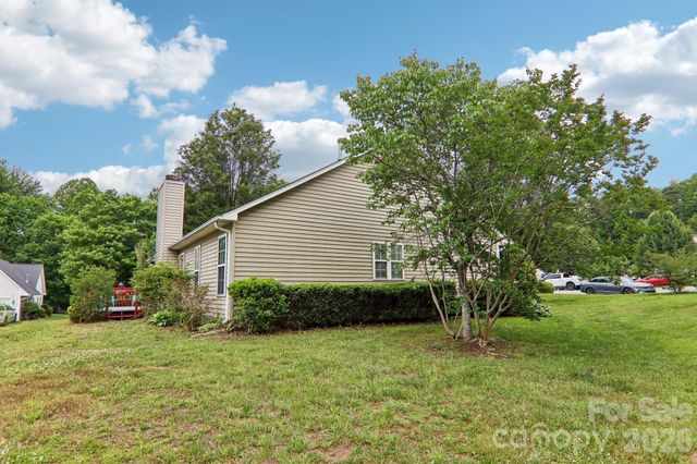 12 Wineberry Court, Fletcher, NC 28732