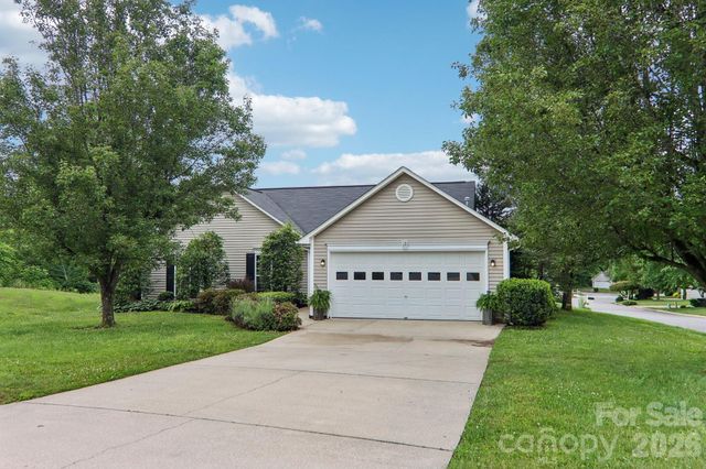 12 Wineberry Court, Fletcher, NC 28732