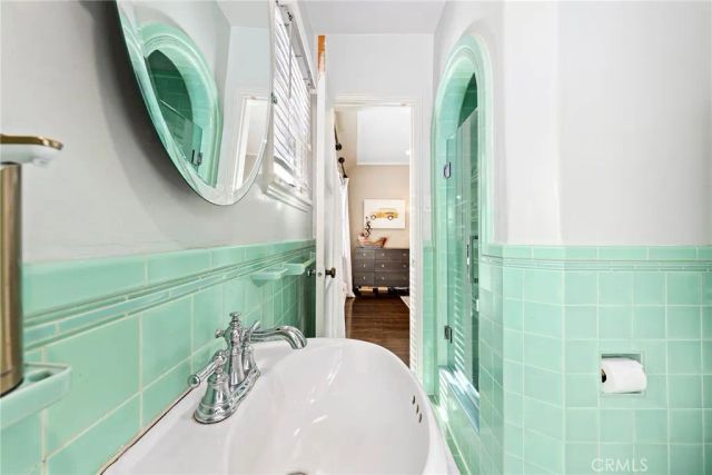 6160 San Vicente Boulevard, Los Angeles, CA 90048