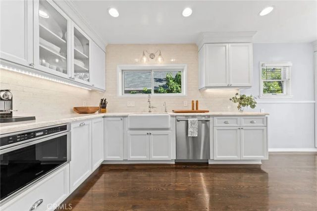 6160 San Vicente Boulevard, Los Angeles, CA 90048