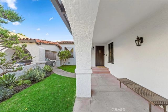 6160 San Vicente Boulevard, Los Angeles, CA 90048