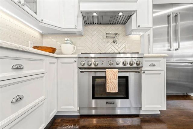 6160 San Vicente Boulevard, Los Angeles, CA 90048