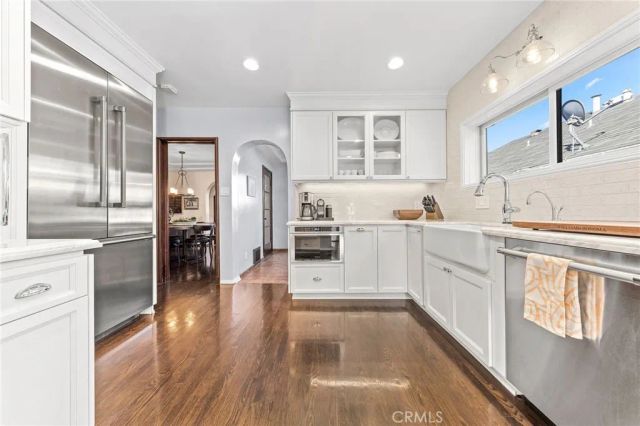 6160 San Vicente Boulevard, Los Angeles, CA 90048