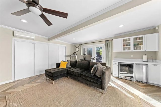 6160 San Vicente Boulevard, Los Angeles, CA 90048