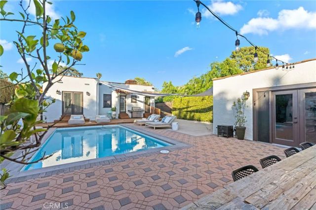 6160 San Vicente Boulevard, Los Angeles, CA 90048