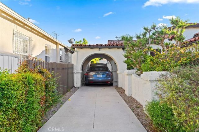 6160 San Vicente Boulevard, Los Angeles, CA 90048