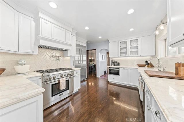 6160 San Vicente Boulevard, Los Angeles, CA 90048