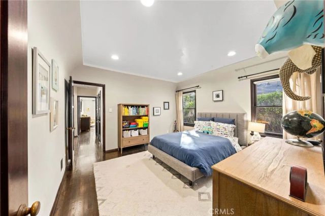 6160 San Vicente Boulevard, Los Angeles, CA 90048