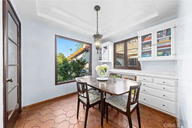 6160 San Vicente Boulevard, Los Angeles, CA 90048